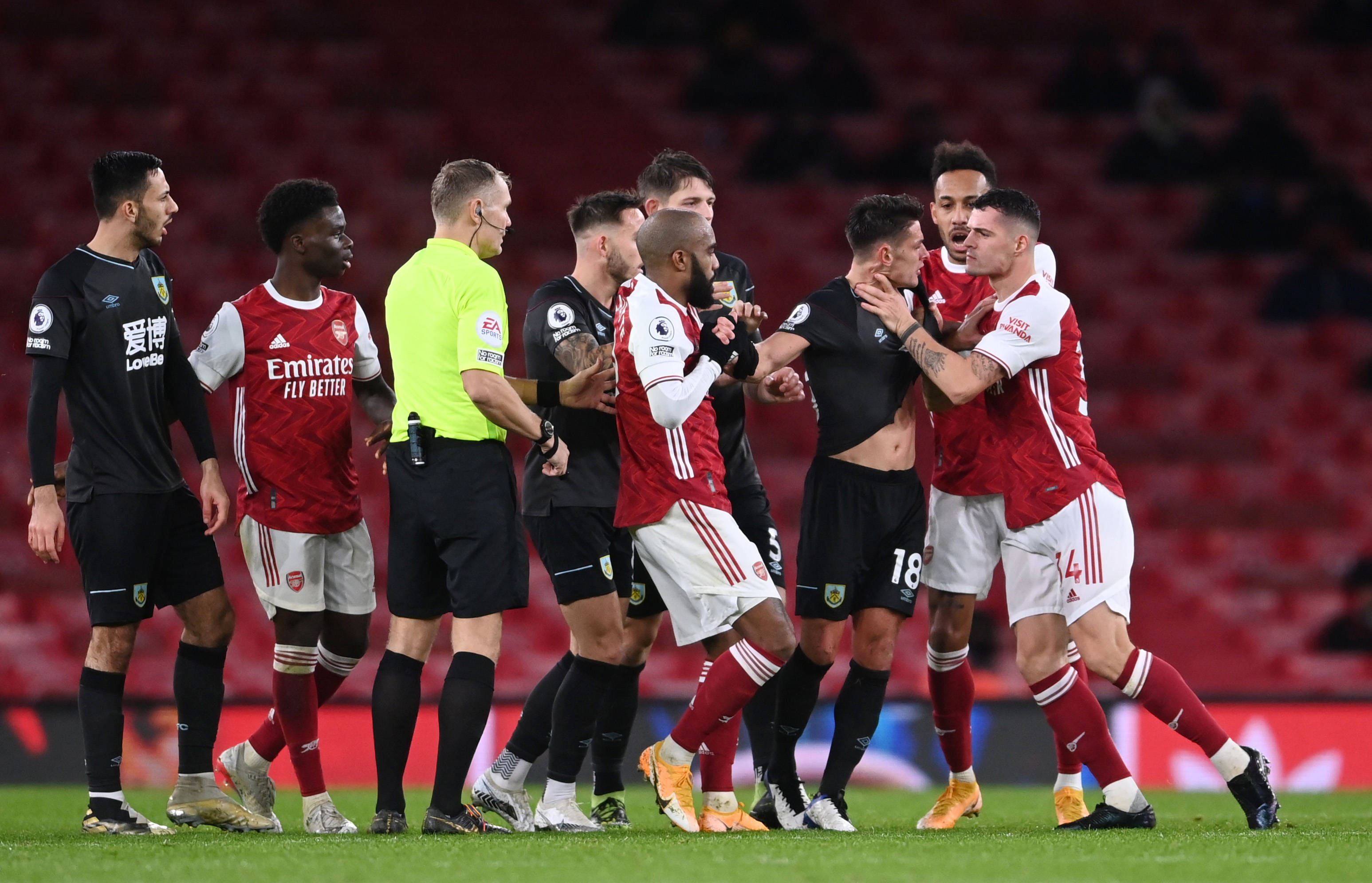 仍在激烈讨 仍在激烈讨